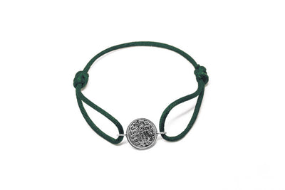 Satijnen armband met origineel zilveren dubbeltje van vóór 1948, verstelbaar koord in diverse kleuren.