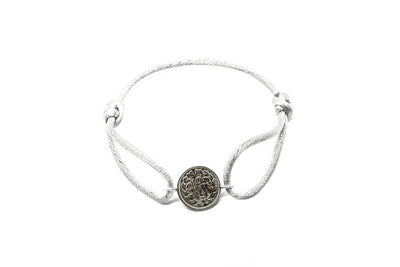Satijnen armband met origineel zilveren dubbeltje van vóór 1948, verstelbaar koord in diverse kleuren.